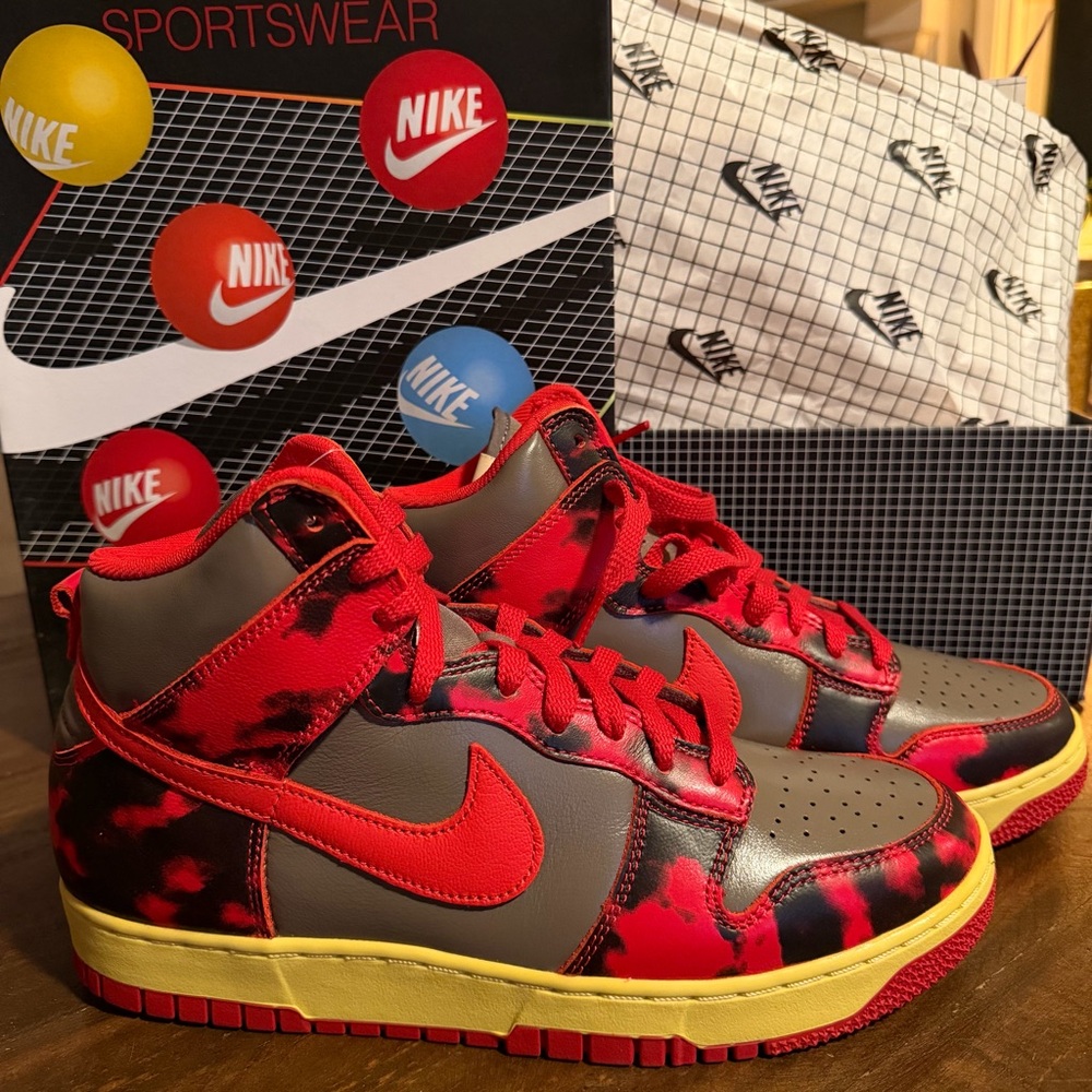 DeadStock Nike Dunk High 1985 "Red Acid Wash" sneakers  9M
